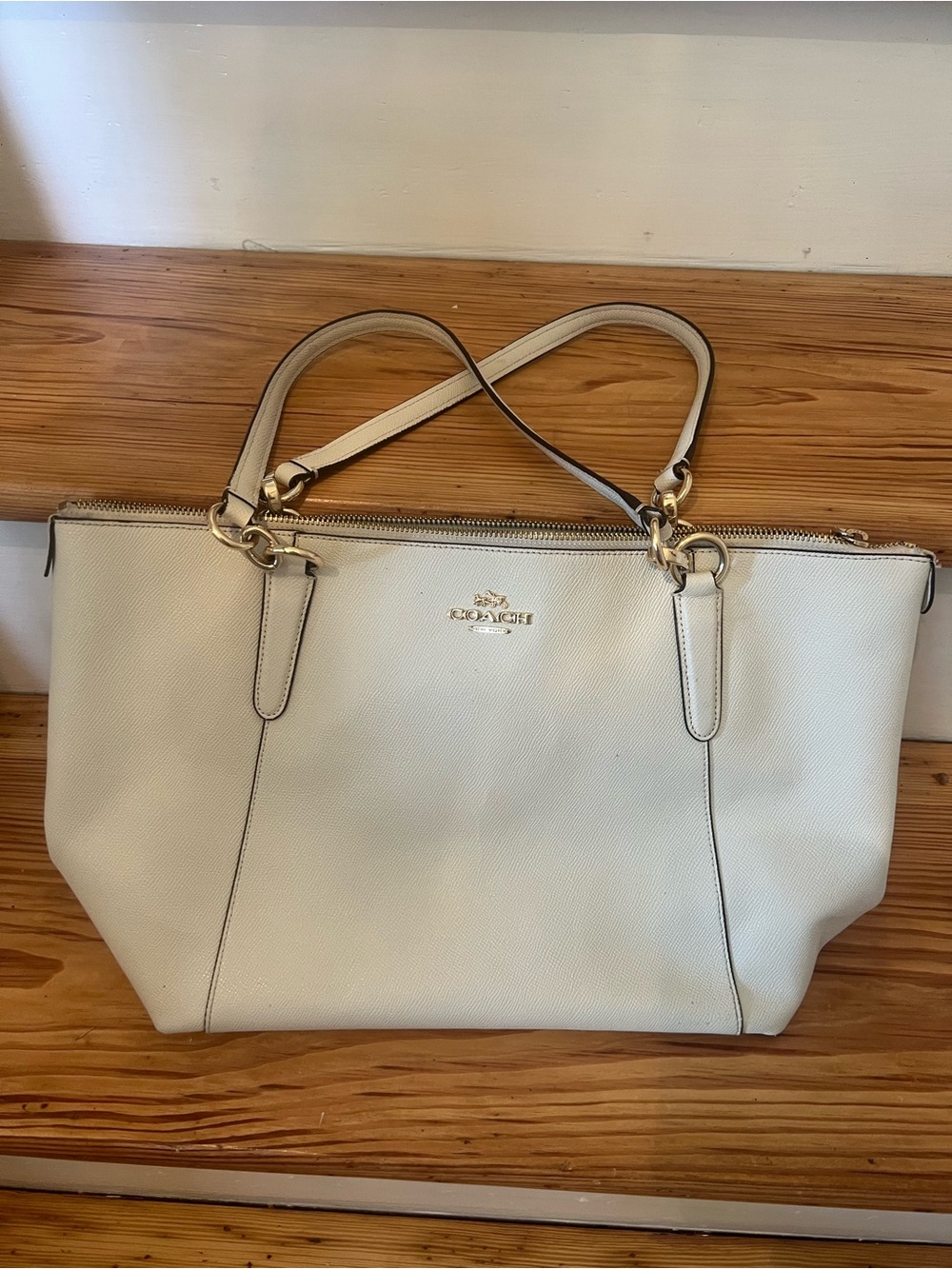 Coach Cream Leather Shoulder Tote with Gold Hardware - Picture 1 of 7